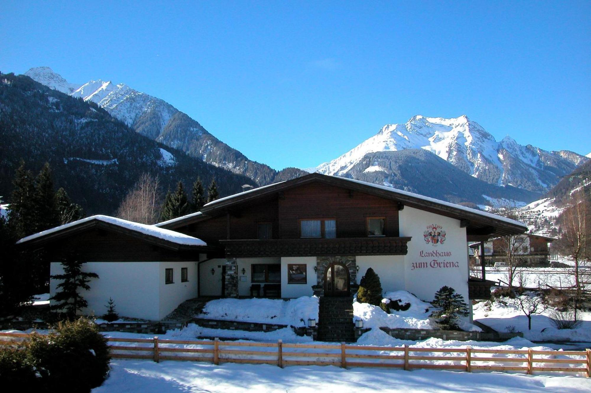 Landhaus Zum Griena Hotel Mayrhofen Exterior photo