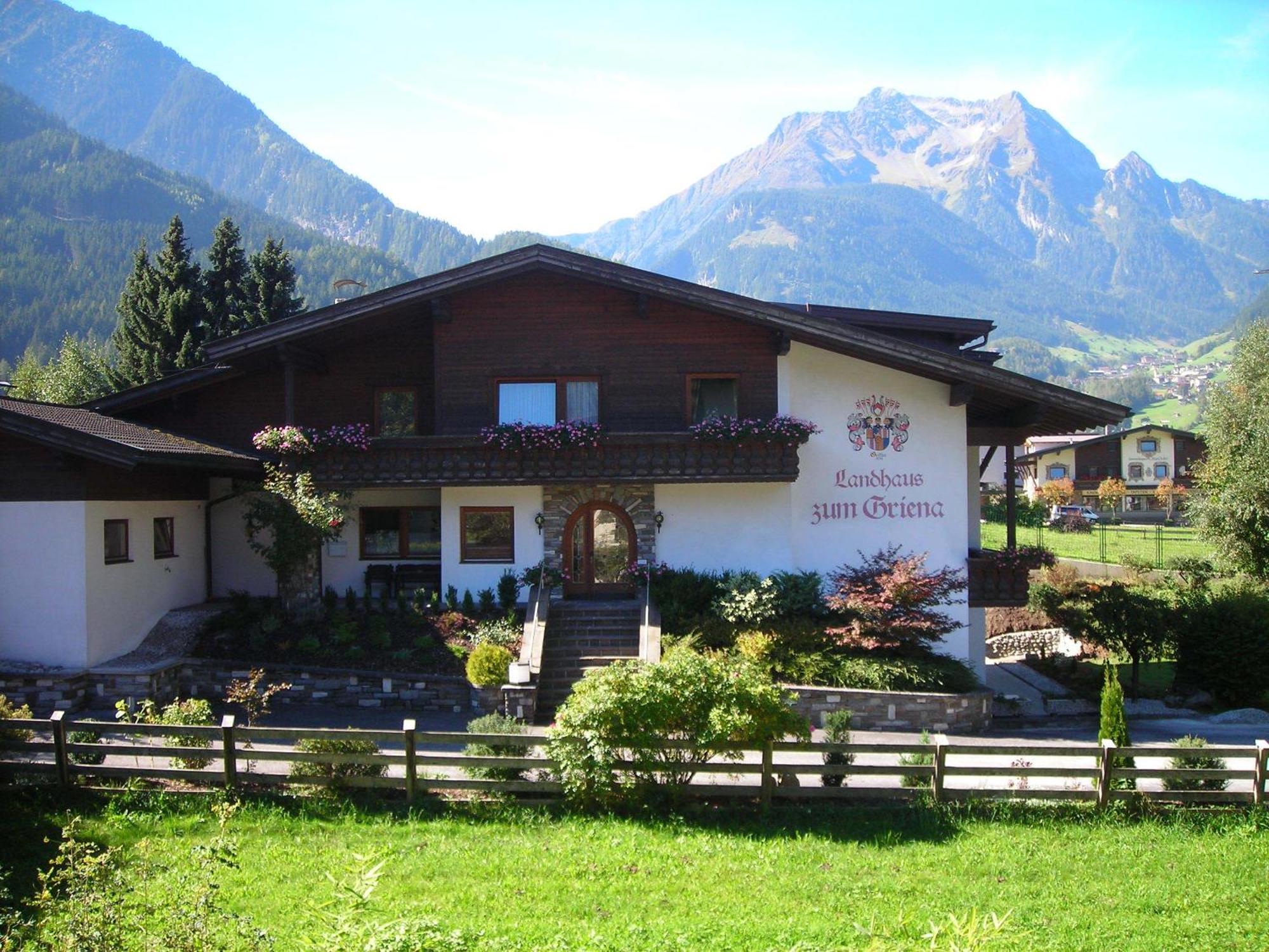 Landhaus Zum Griena Hotel Mayrhofen Exterior photo