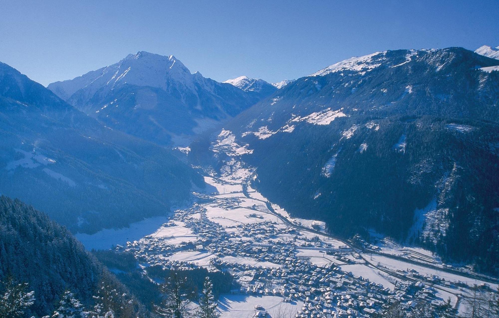 Landhaus Zum Griena Hotel Mayrhofen Exterior photo