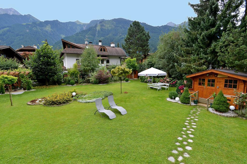 Landhaus Zum Griena Hotel Mayrhofen Exterior photo